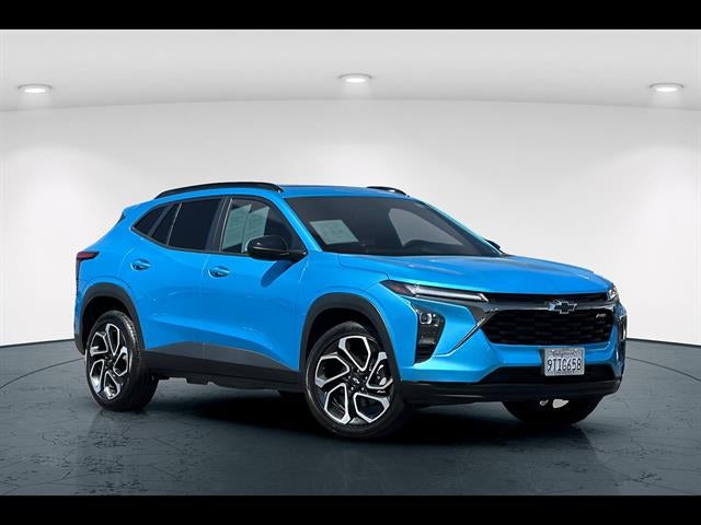 2025 Chevrolet Trax 2RS in Marina Blue Metallic — front three-quarter view